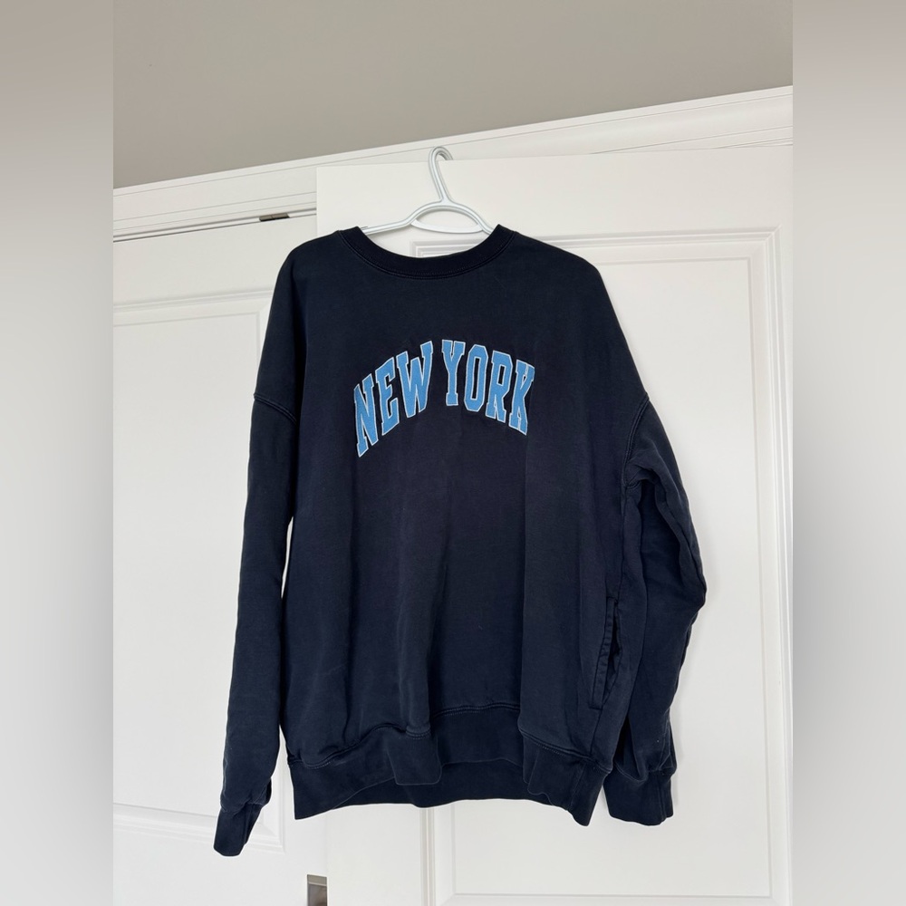 Brandy Melville Black and Blue New York Crewneck Sweater